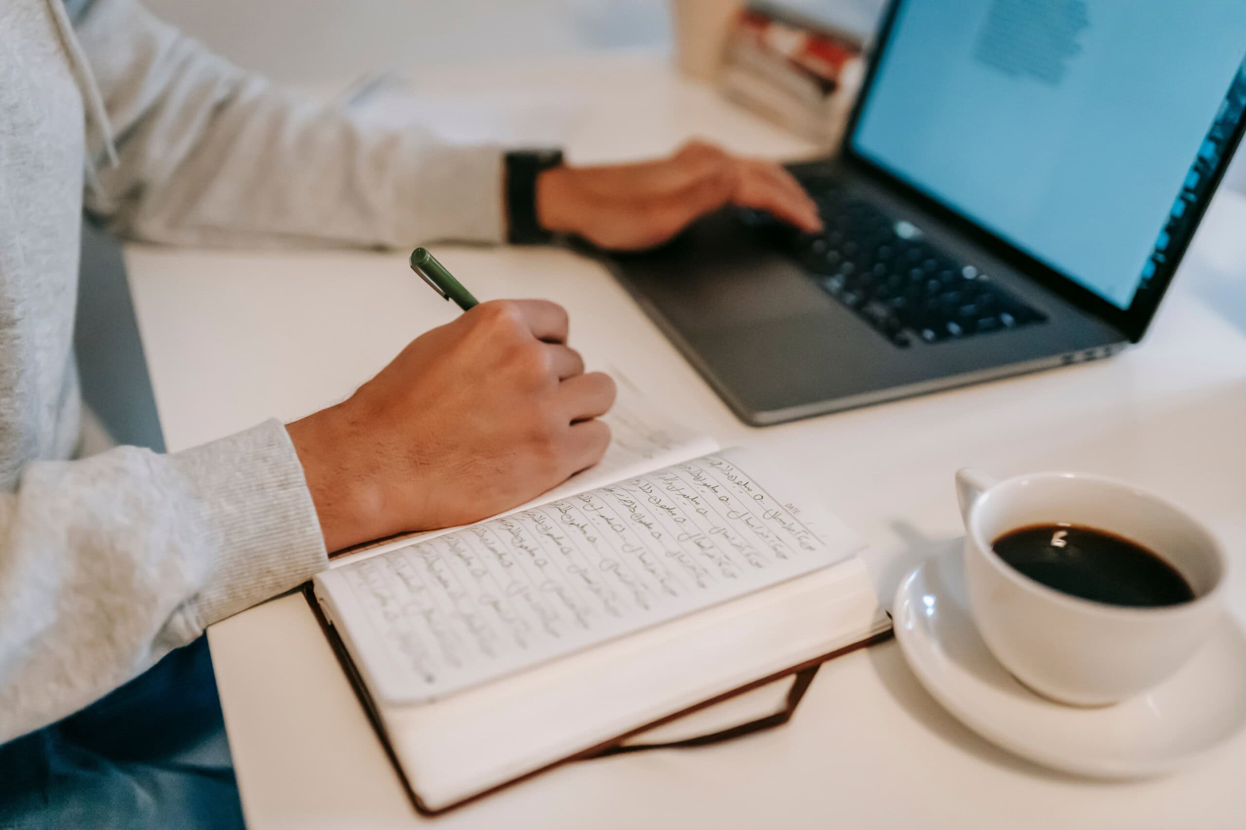 role ai marketing writing